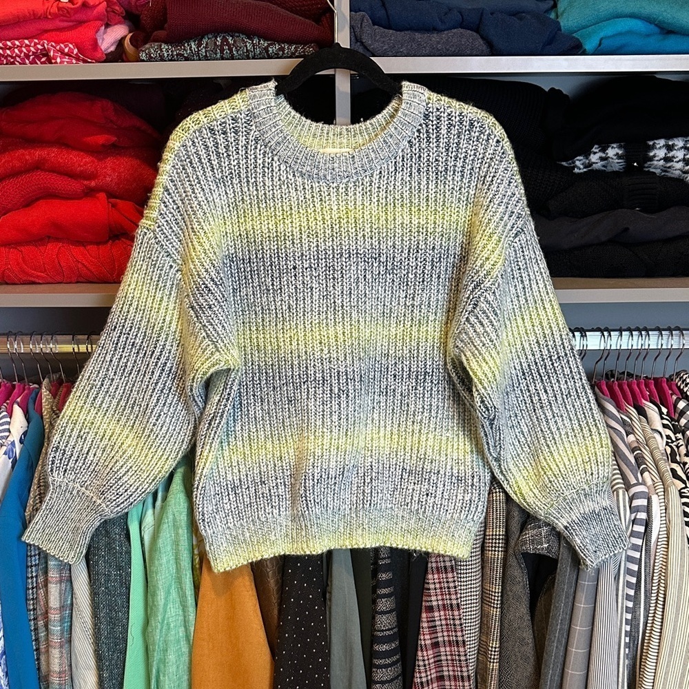 Universal Thread blue/green ombré long sleeve crew neck sweater size XS